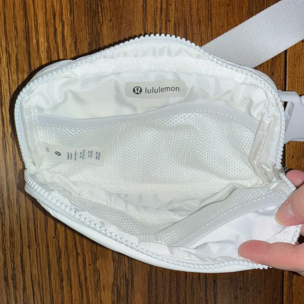 NWOT SOLD OUT ONLINE Lululemon Athletica White Everywhere Belt Bag - Picture 5 of 5